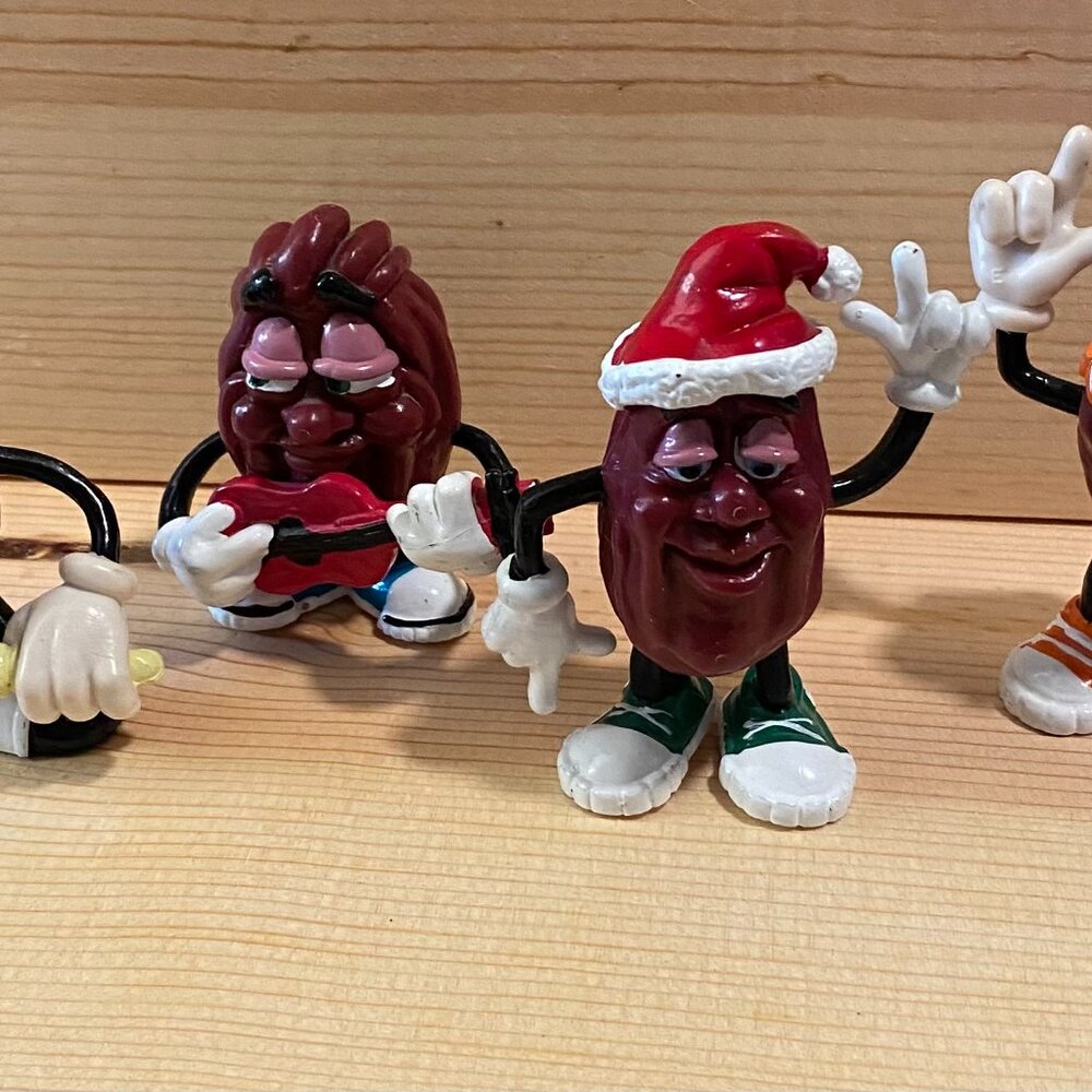 California Raisins figures. 2.5". 7 figures.
